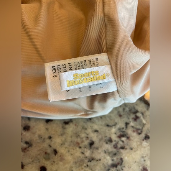 New women’s peach sports illustrated one piece swimsuit size 8 - Picture 4 of 6